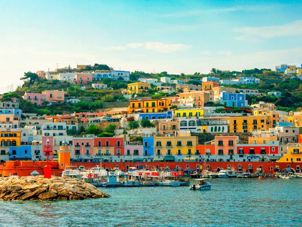 Ponza: Spiagge, Natura e Sapori Mediterranei  – Coastrider