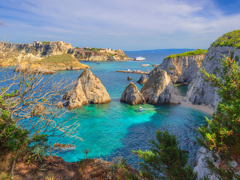 Tremiti Islands: beaches, sea caves and authentic flavors – Coastrider